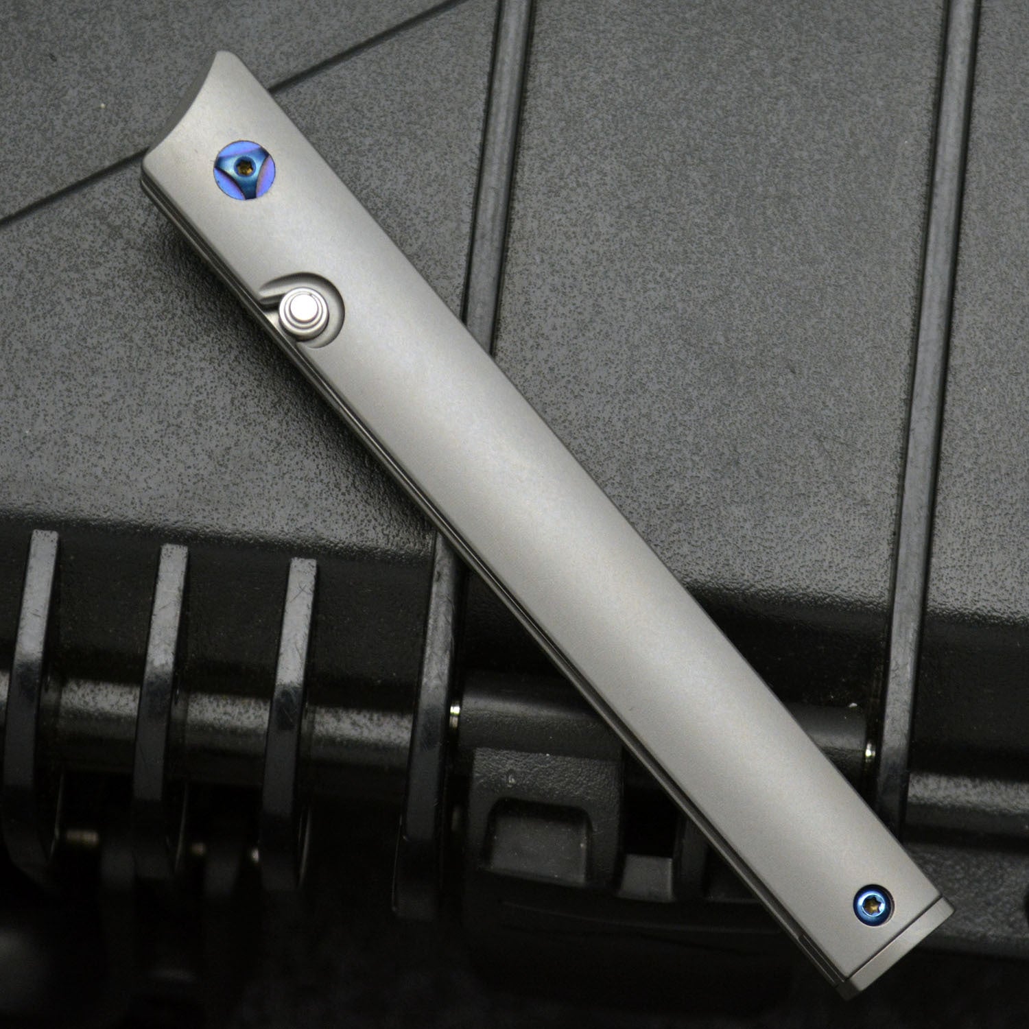 Titanium Alloy A Folding Knife D2 Steel High Hardness